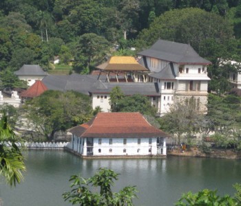 kandy-lake.jpg